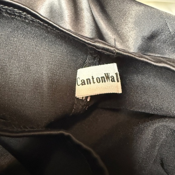 Size 4 Elegant Black and White Satin Dress - Picture 4 of 4